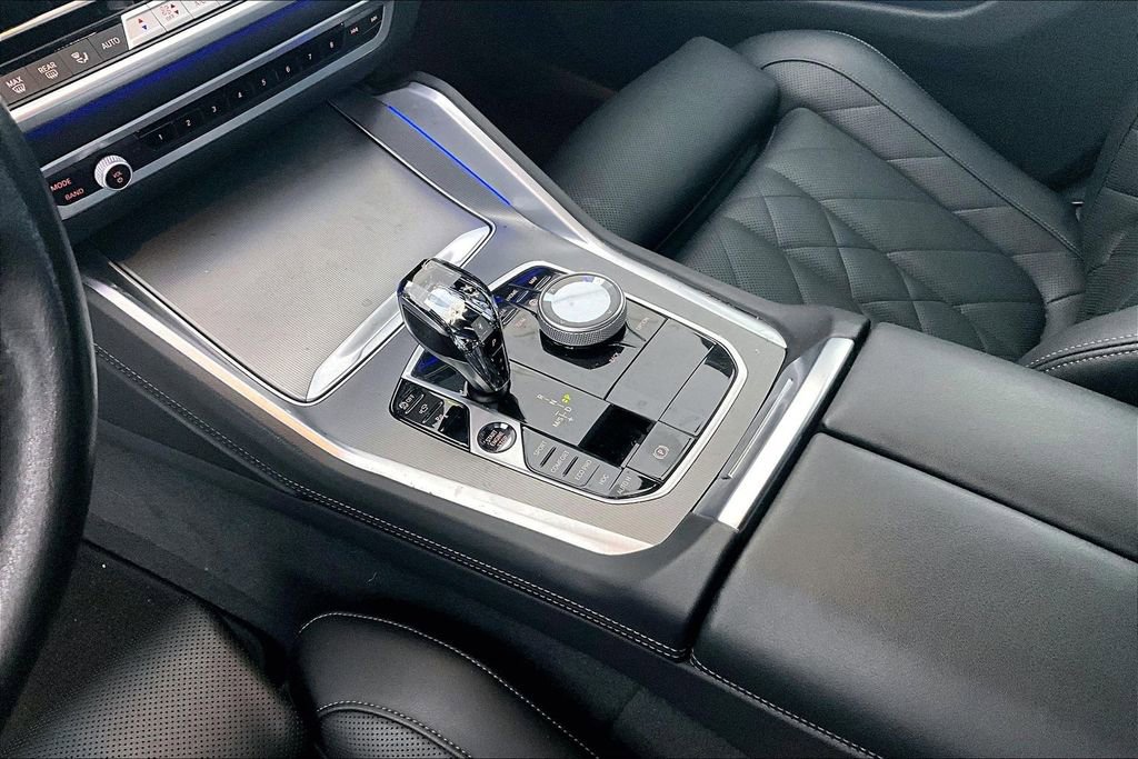 Used 2023 BMW X6 xDrive40i w/ Premium Package image 16