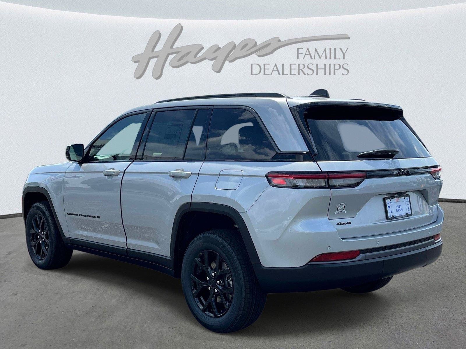 New 2026 Jeep Grand Cherokee Altitude AWD/4WD image 3