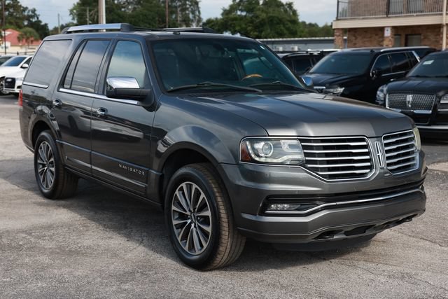 Used 2016 Lincoln Navigator Select RWD image 18