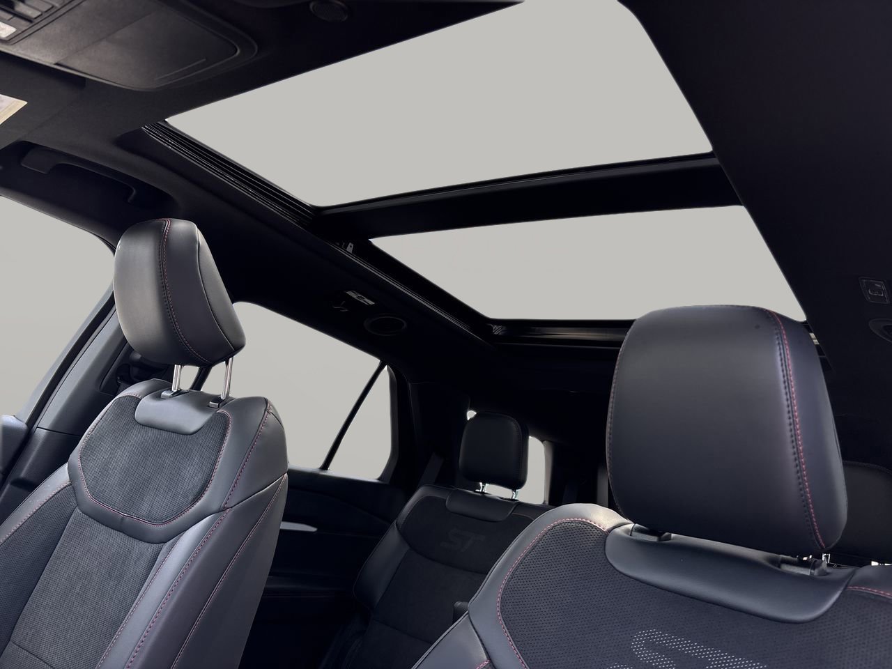 Used 2025 Ford Explorer ST w/ Sun And Sound Package image 23