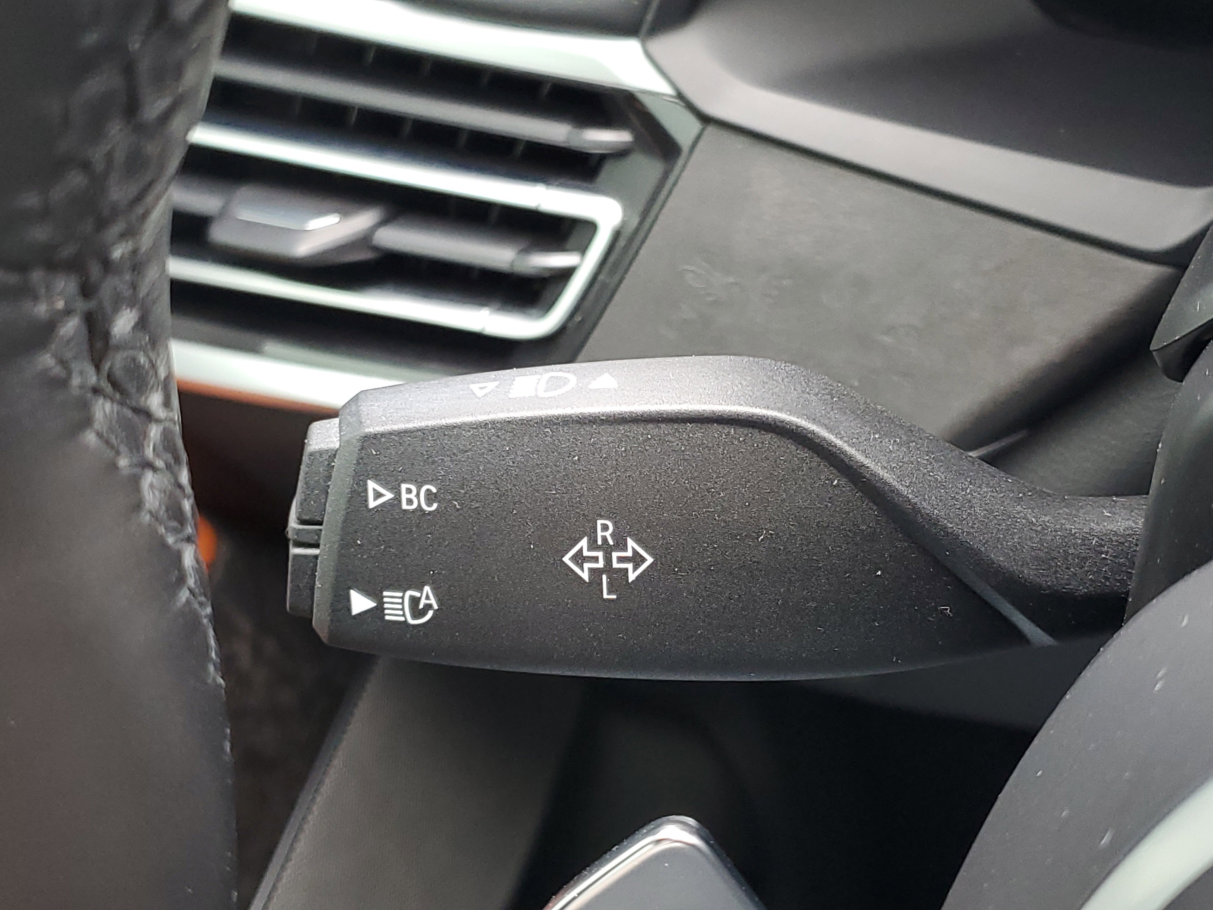 Used 2022 BMW X7 M50i image 14