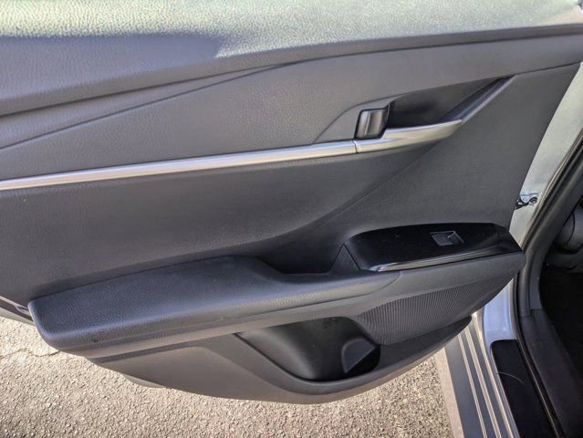 Used 2025 Toyota Camry LE image 28