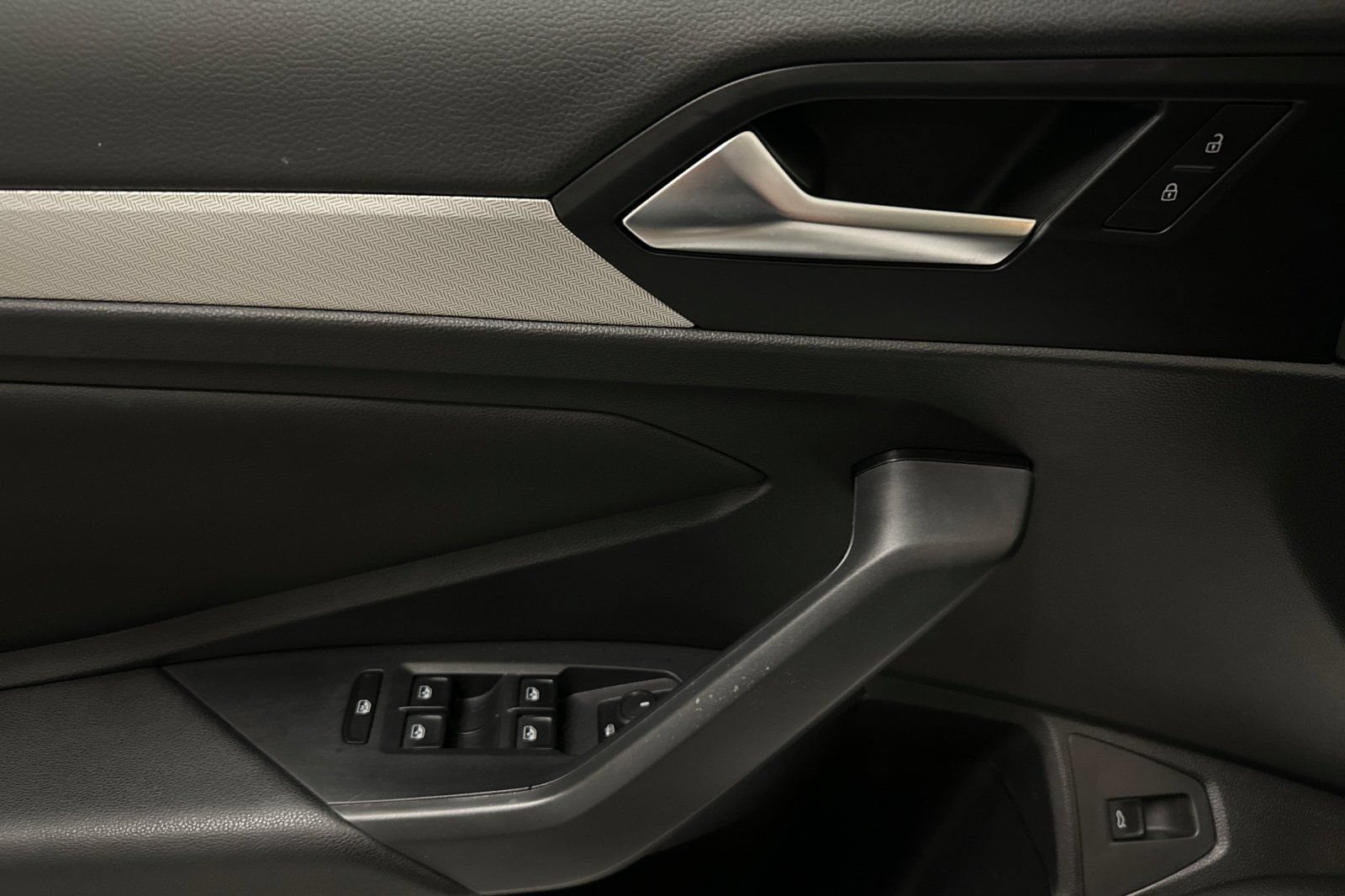 Used 2019 Volkswagen Jetta SE w/ Cold Weather Package FWD image 13
