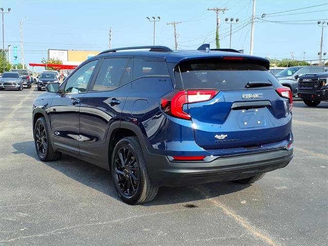 Used 2023 GMC Terrain SLE w/ Driver Convenience Package image 2