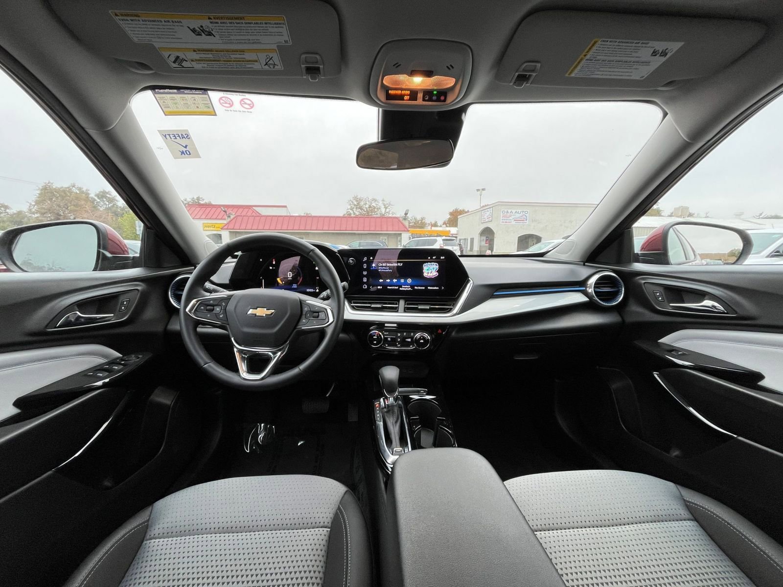 Used 2025 Chevrolet Trax LT w/ LT Convenience Package image 27