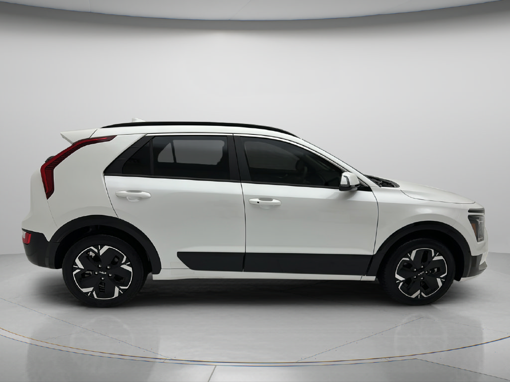 Used 2023 Kia Niro Wind w/ Wind Preserve Package FWD image 6