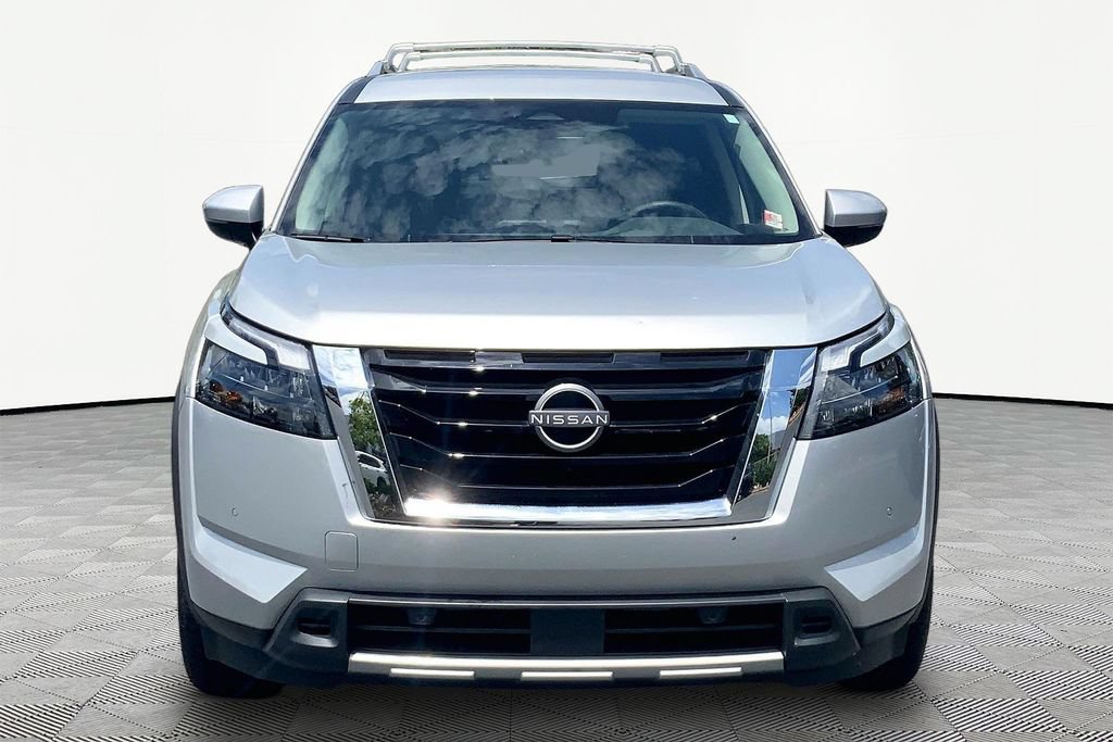 Used 2025 Nissan Pathfinder SL FWD image 2