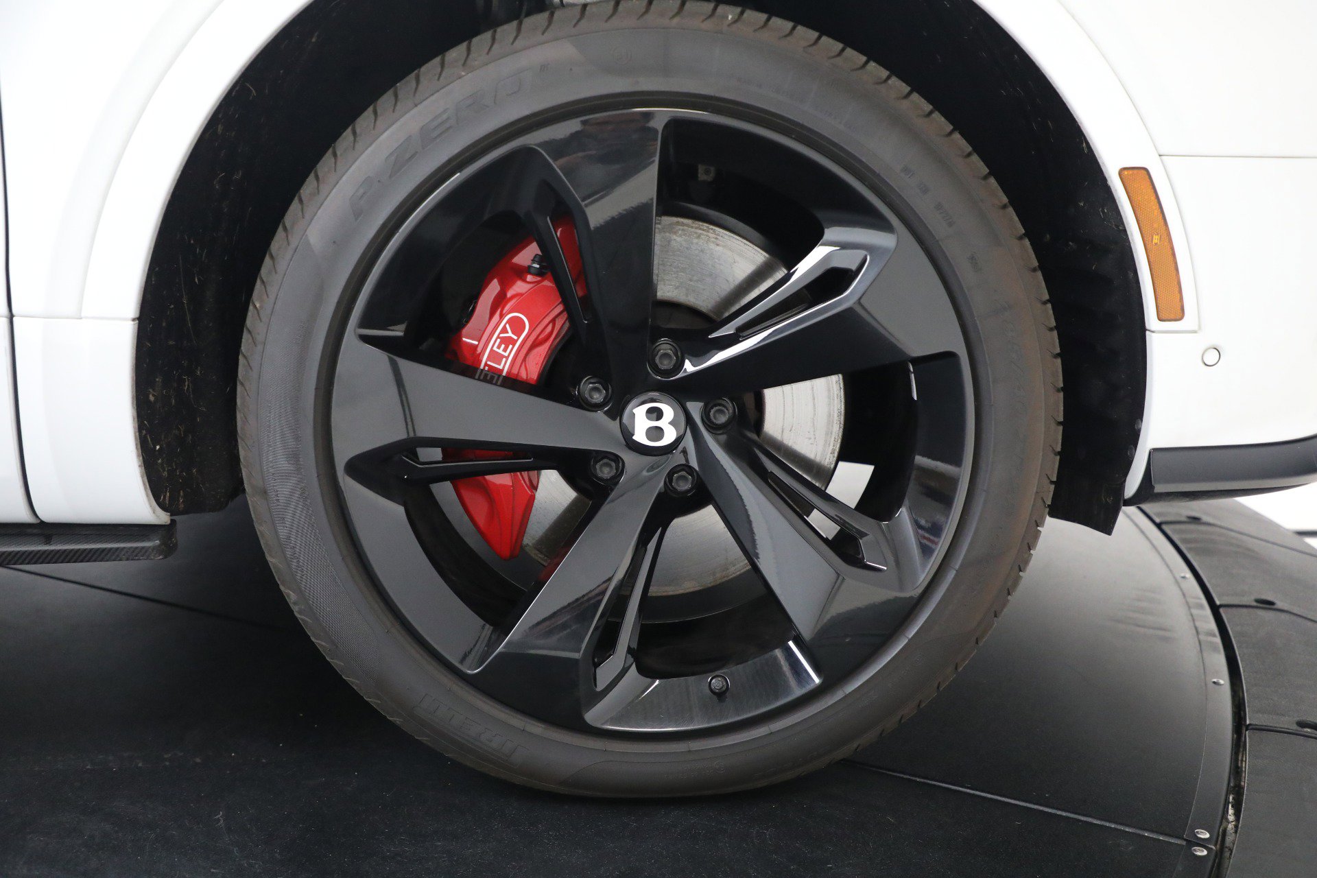 Used 2025 Bentley Bentayga Extended Wheelbase image 12