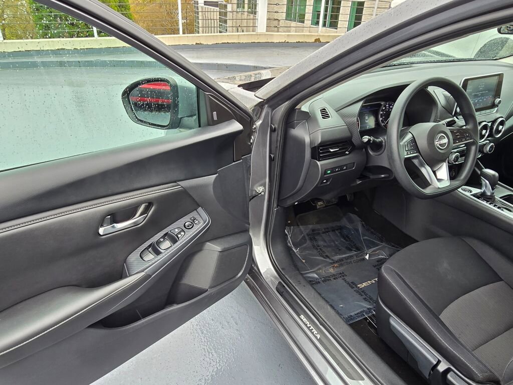 Used 2024 Nissan Sentra SV FWD image 18