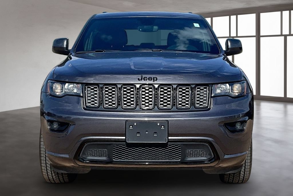 Used 2018 Jeep Grand Cherokee Altitude RWD image 3
