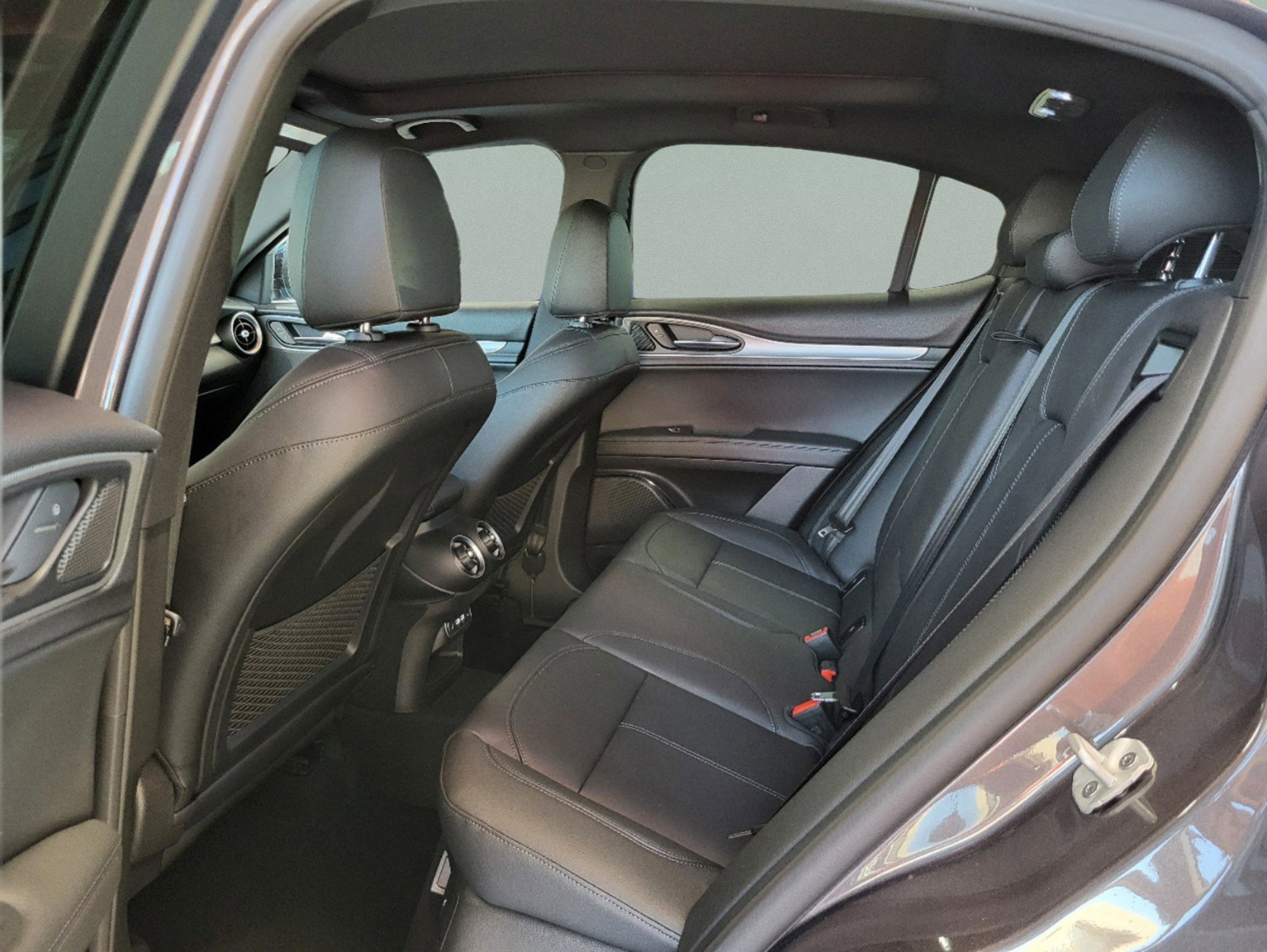 New 2025 Alfa Romeo Stelvio Sprint AWD/4WD image 38
