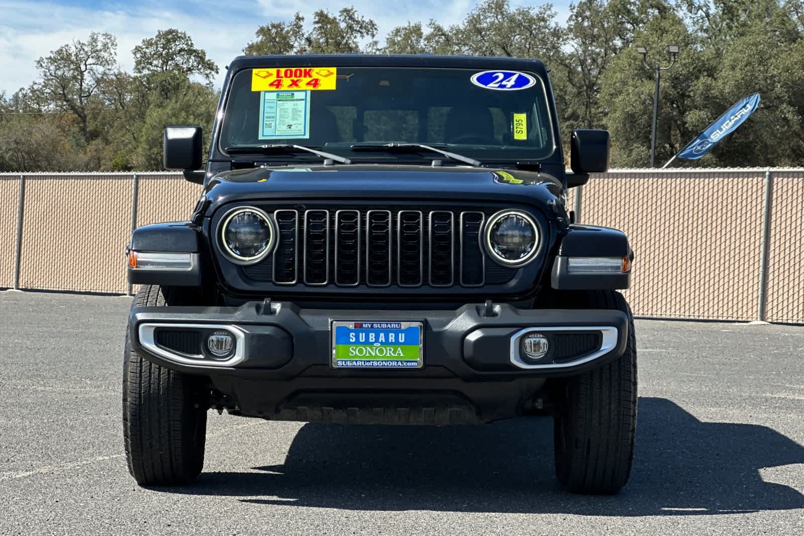 Used 2024 Jeep Gladiator Sport AWD/4WD image 8