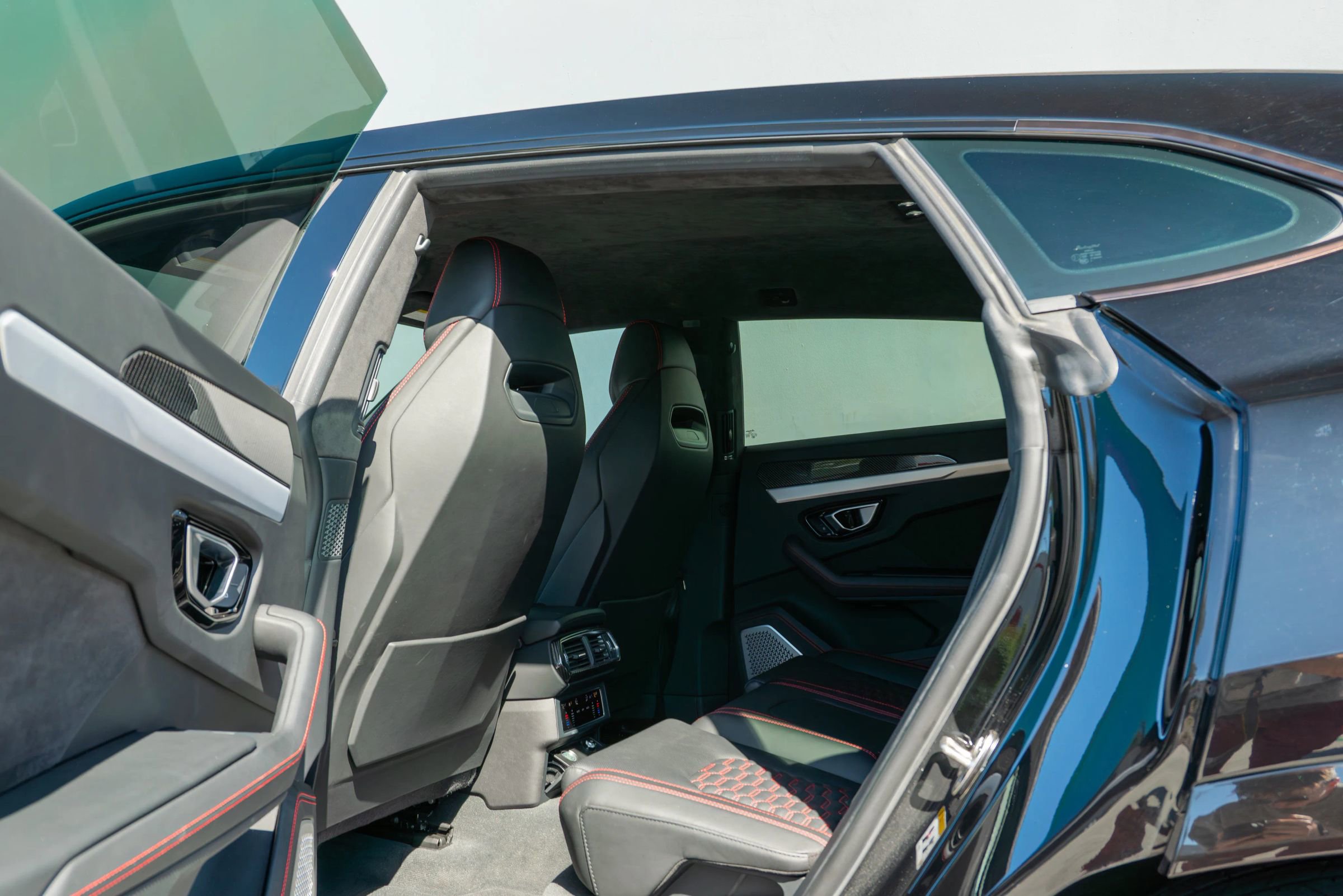 Used 2020 Lamborghini Urus image 47