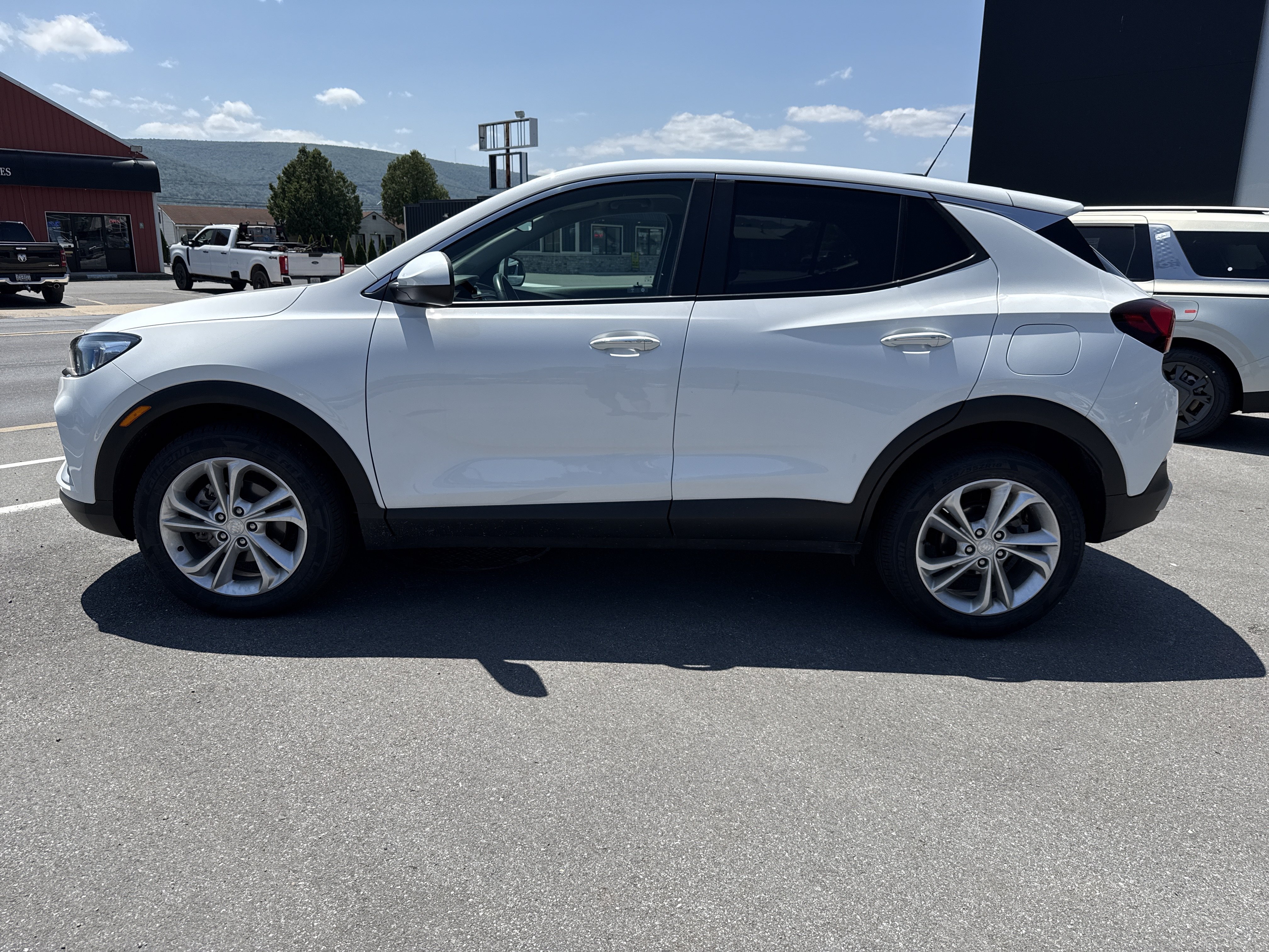Used 2022 Buick Encore GX Preferred w/ Cold Weather Comfort Package AWD/4WD image 7