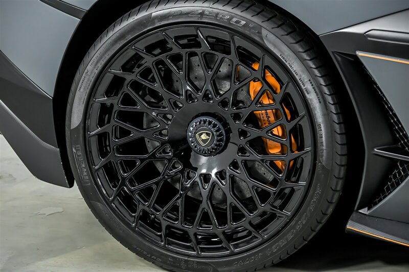 Used 2019 Lamborghini Aventador SVJ AWD/4WD image 16