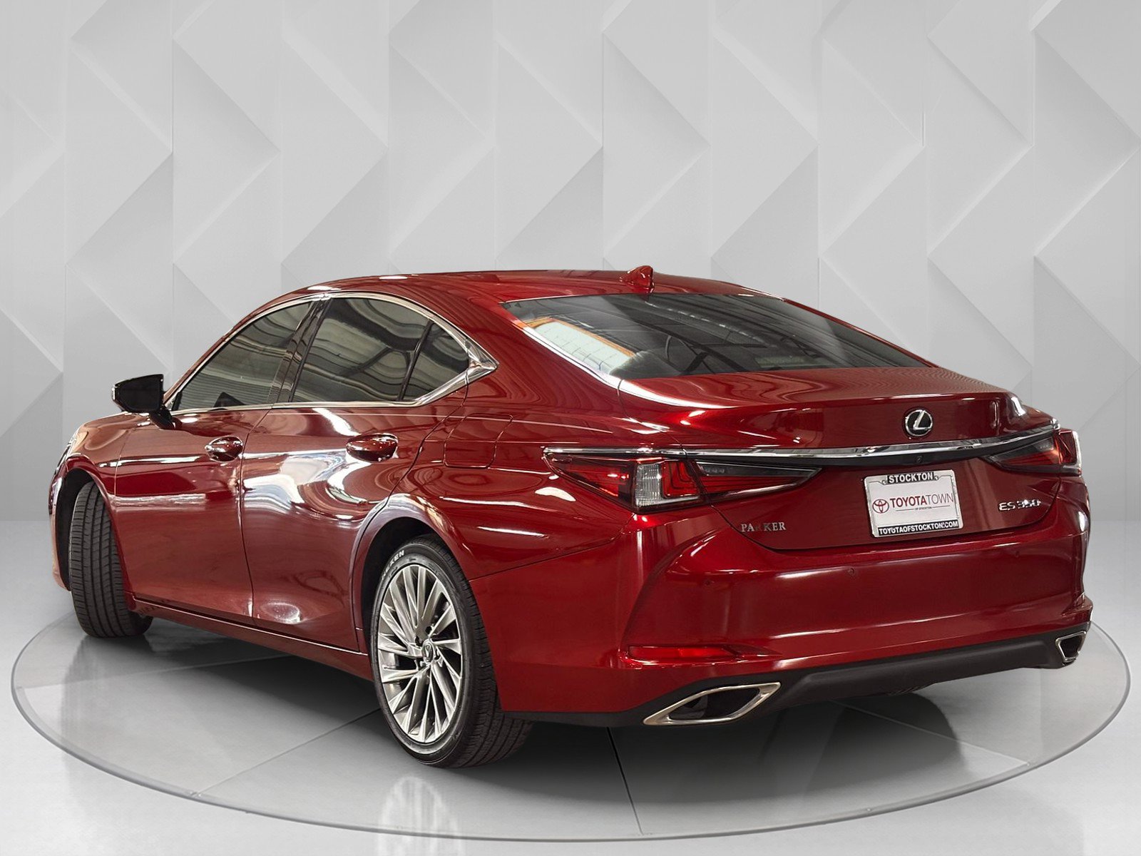 Used 2019 Lexus ES 350 Ultra Luxury w/ Accessory Package 2 image 2