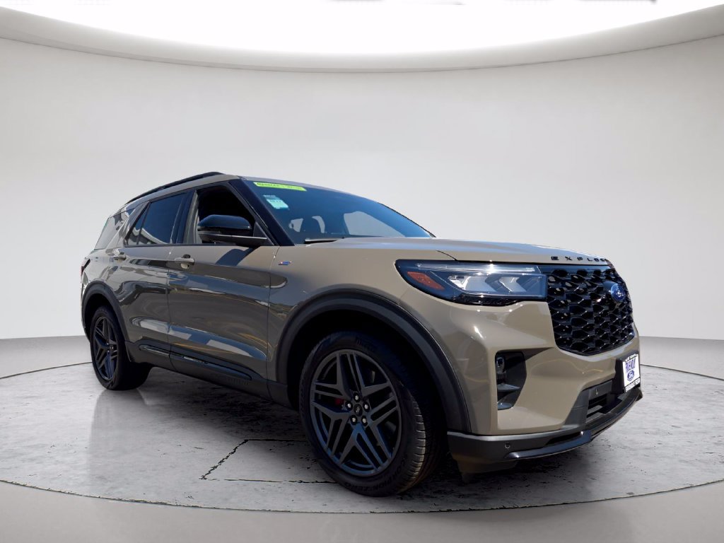 New 2026 Ford Explorer ST-Line w/ ST-Line Street Pack RWD image 2