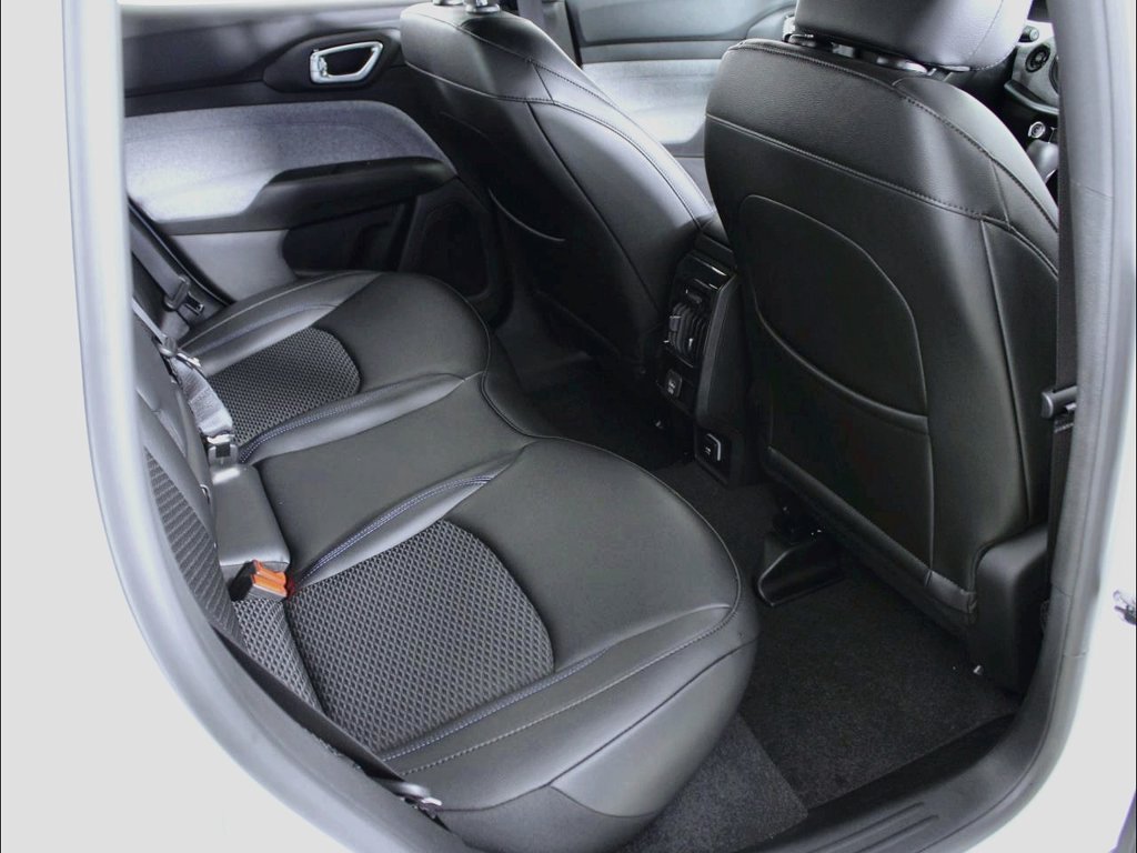 New 2025 Jeep Compass Latitude AWD/4WD image 41