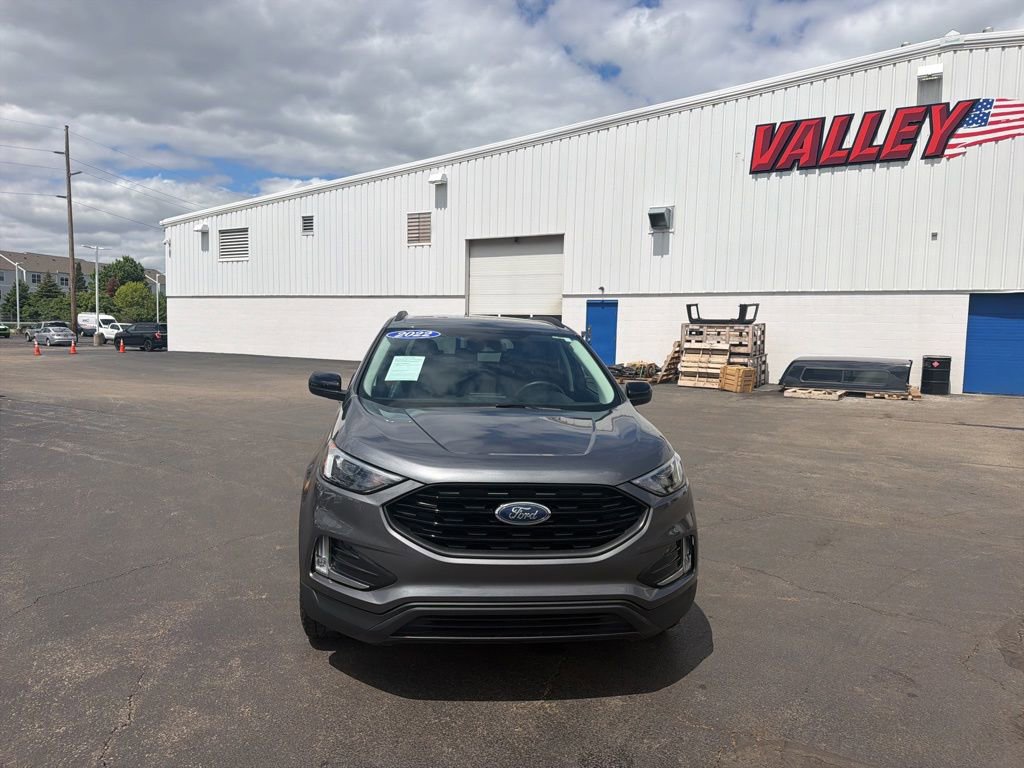Used 2022 Ford Edge SEL w/ Sport Appearance Package AWD/4WD image 2