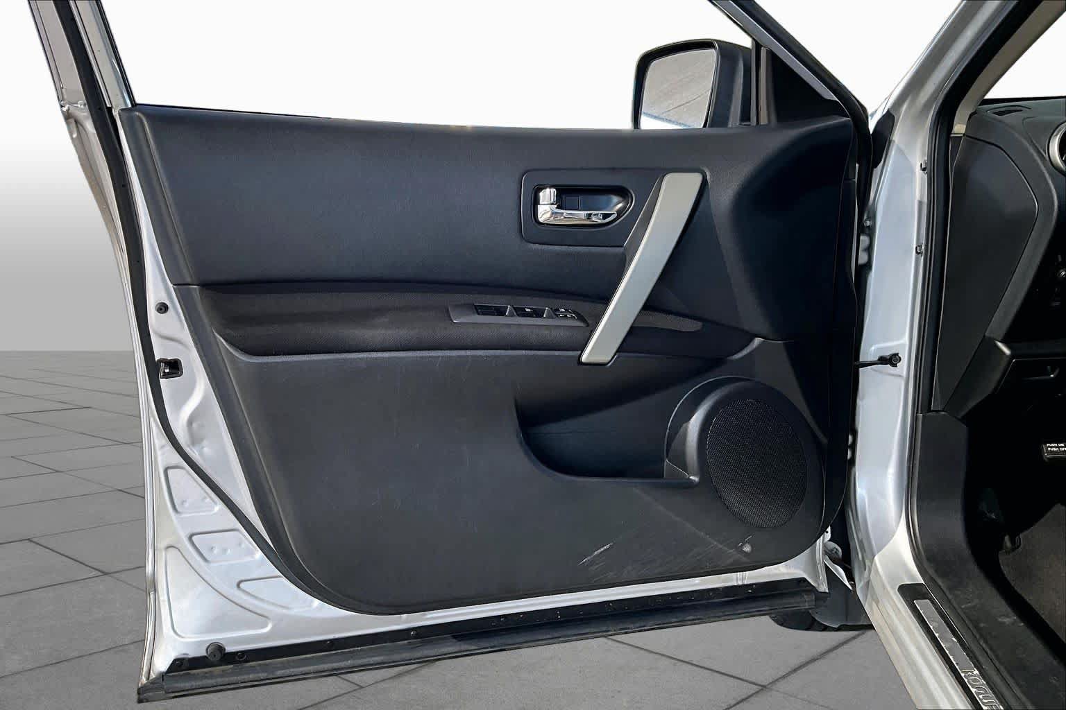 Used 2013 Nissan Rogue SV AWD/4WD image 22
