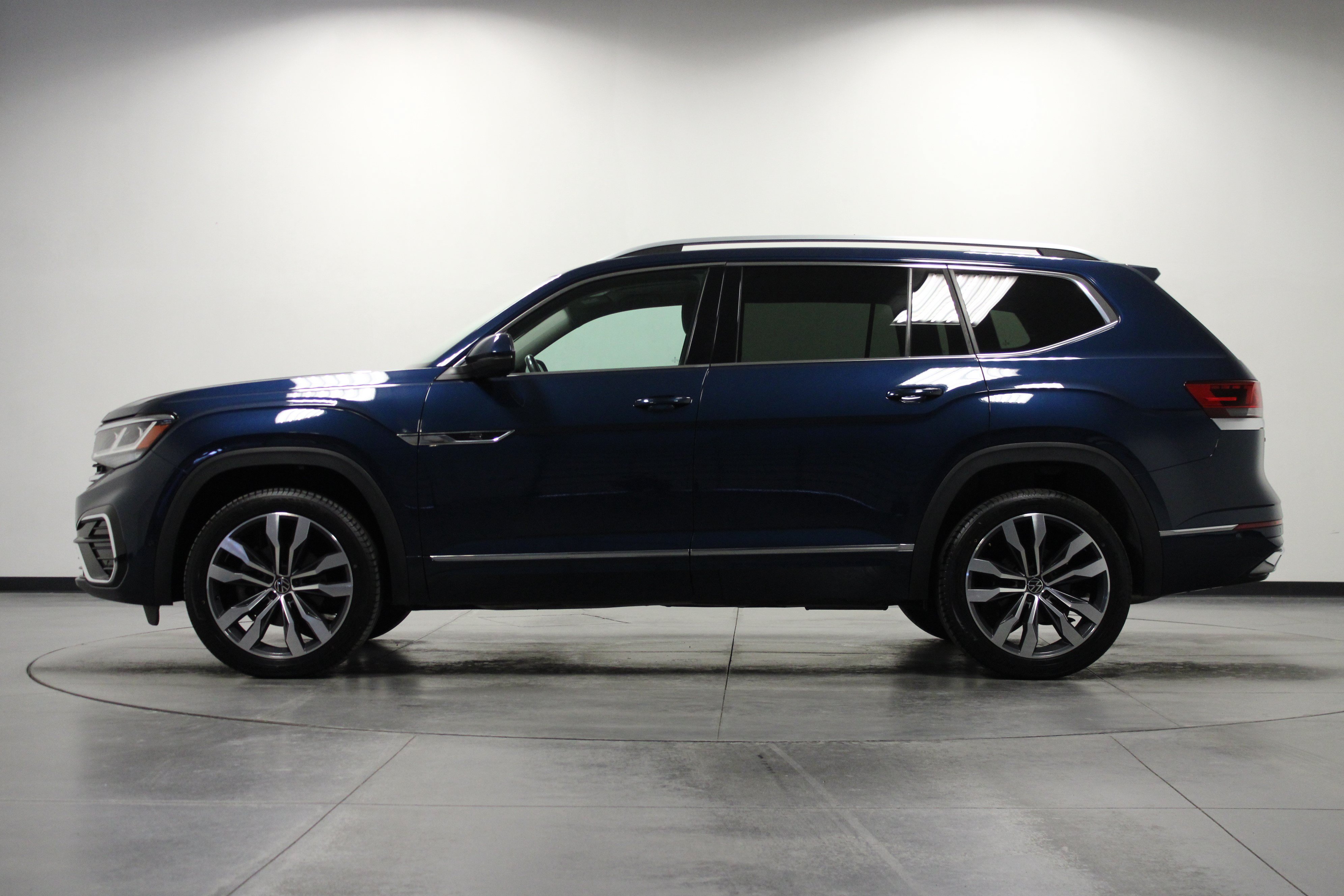Used 2023 Volkswagen Atlas SEL Premium AWD/4WD image 7