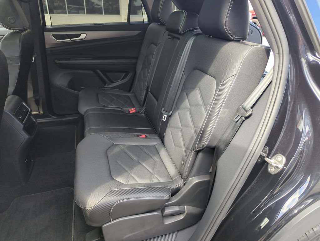 Used 2024 Volkswagen Atlas Cross Sport SE w/ Panoramic Sunroof Package FWD image 29