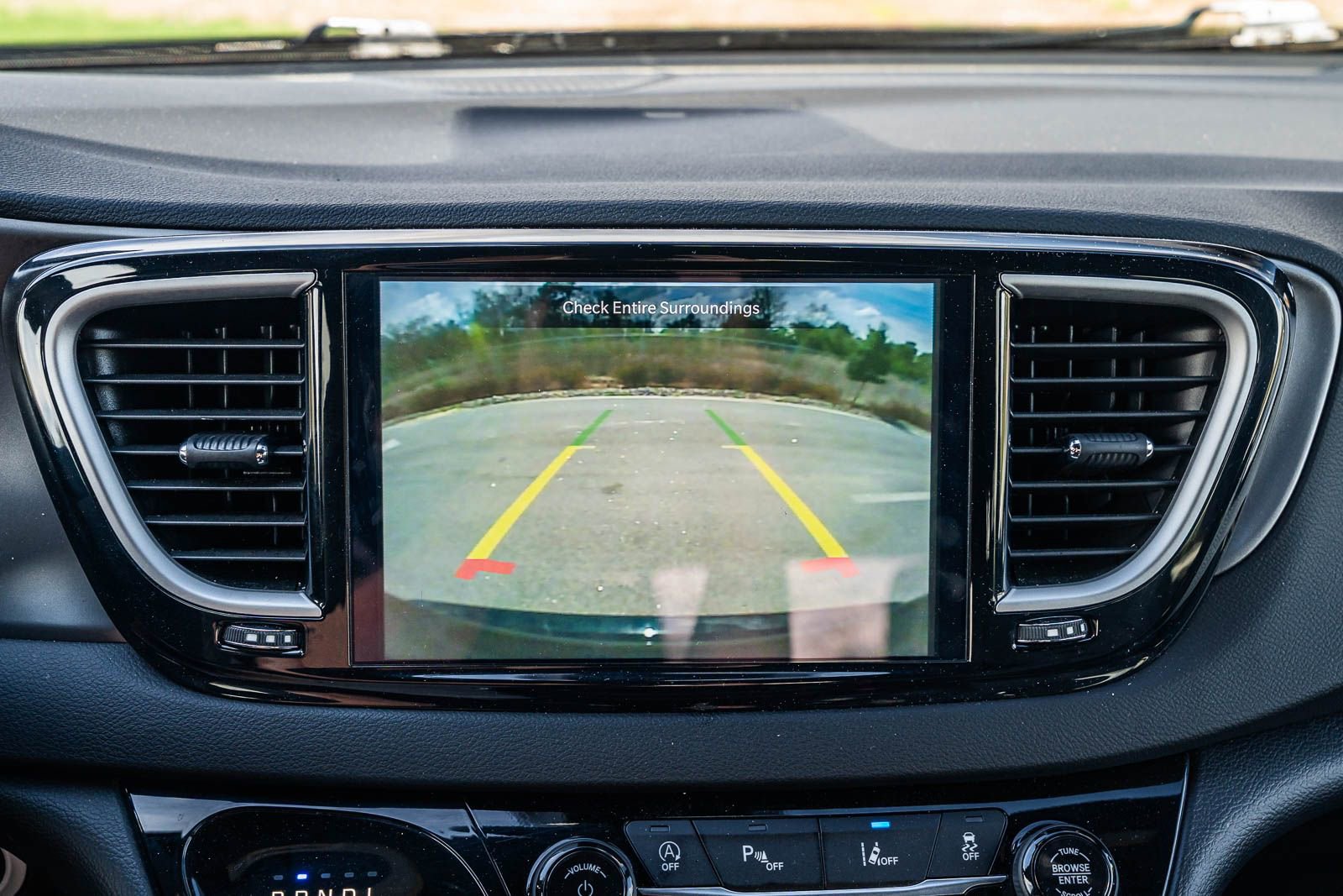 Used 2025 Chrysler Pacifica Select image 33