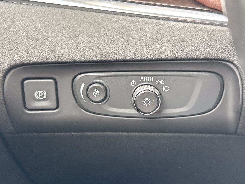 Certified 2021 Buick Enclave Avenir w/ Avenir Technology Package AWD/4WD image 34
