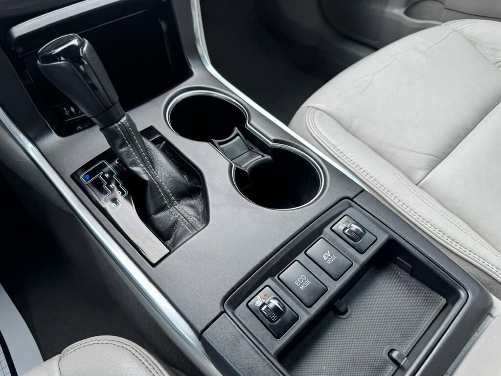 Used 2015 Toyota Camry XLE w/ Moonroof Package image 14