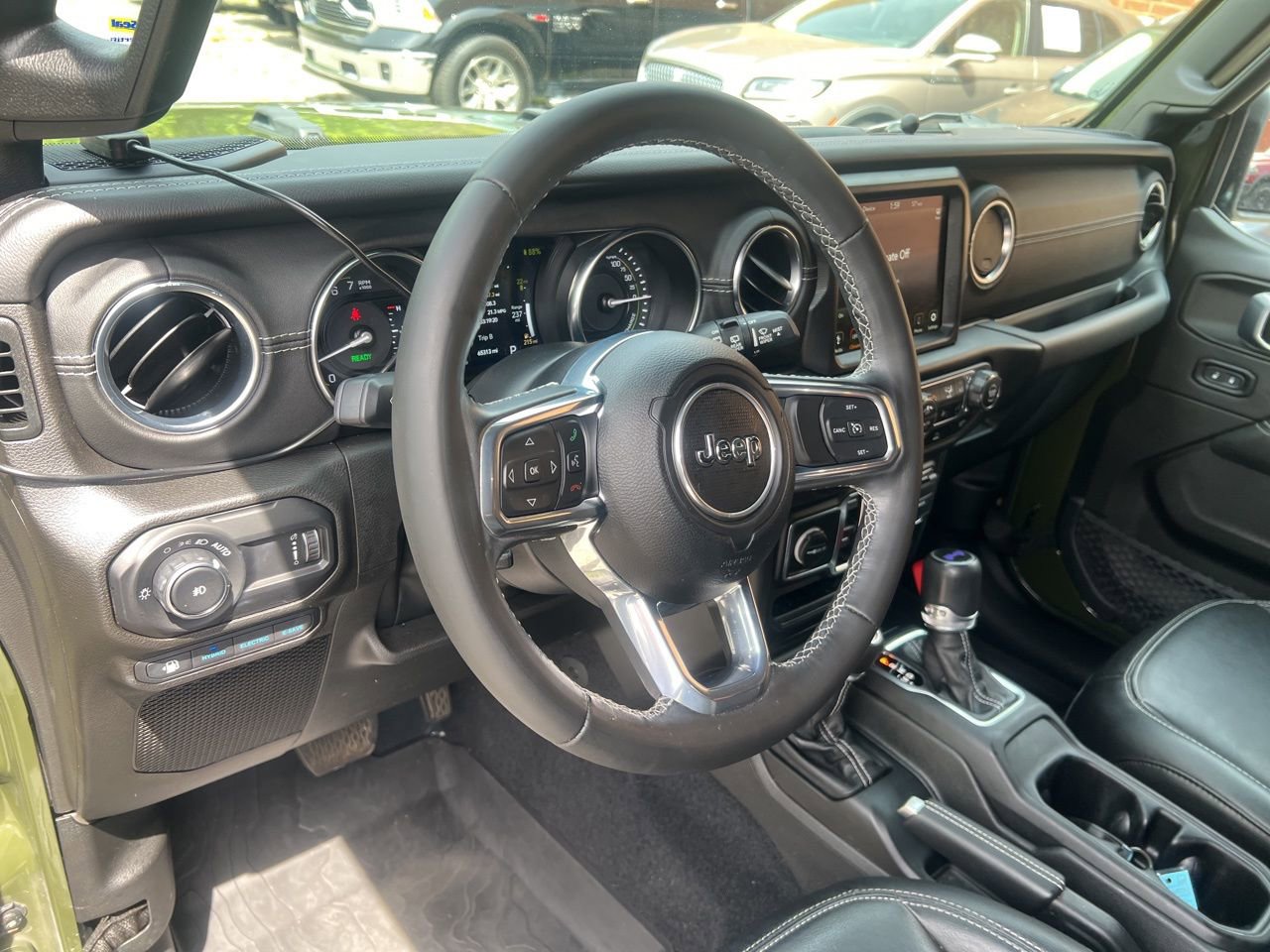 Used 2023 Jeep Wrangler Unlimited Sahara w/ Cold Weather Group AWD/4WD image 11