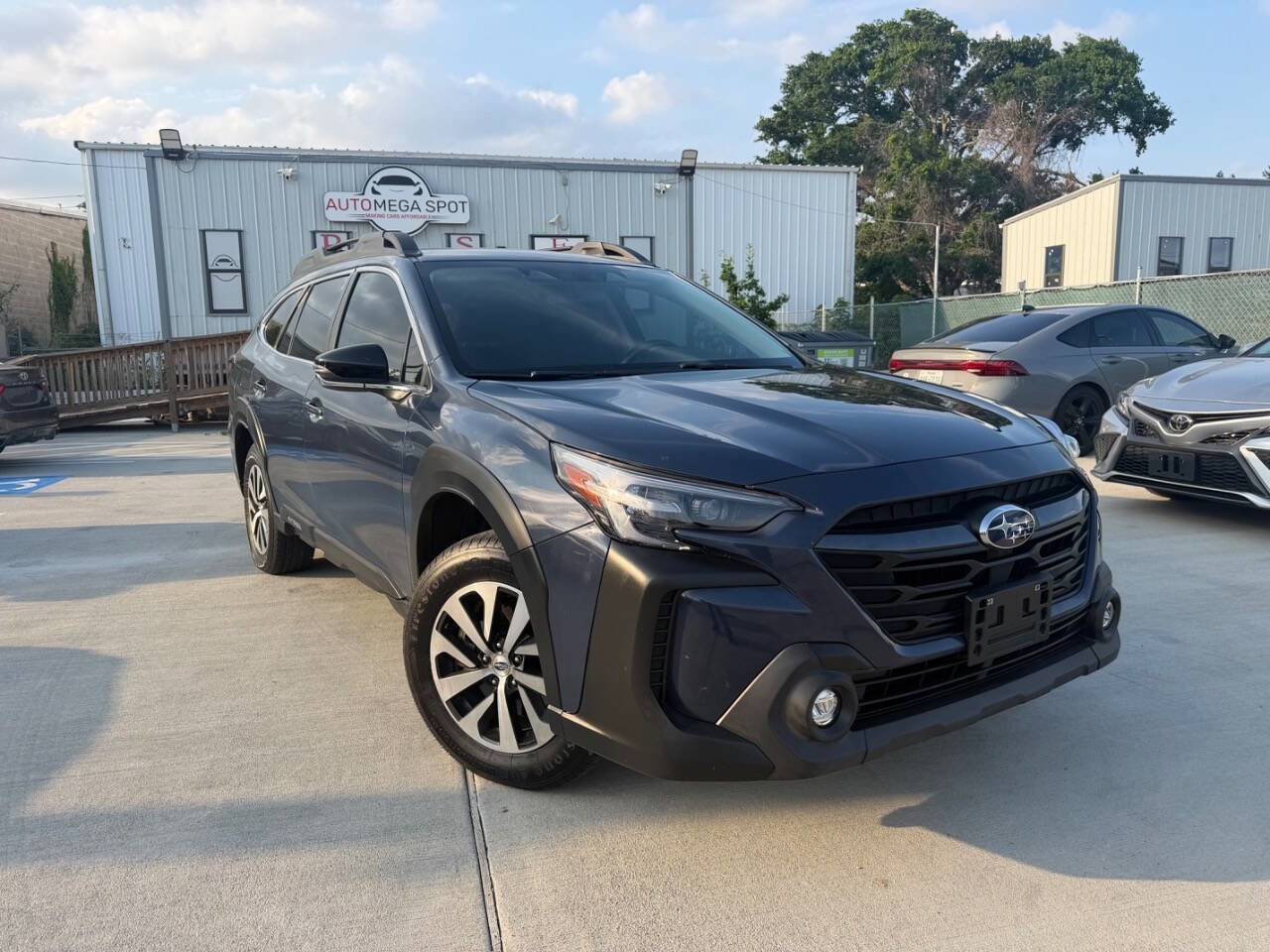 Used 2024 Subaru Outback Premium AWD/4WD image 1