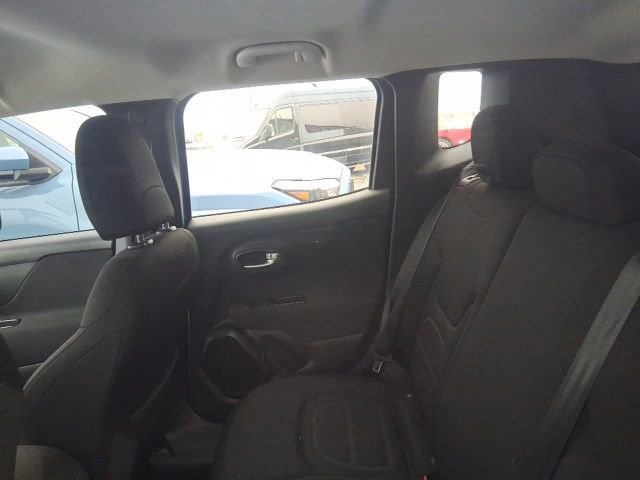 Used 2020 Jeep Renegade Latitude w/ Cold Weather Group image 18