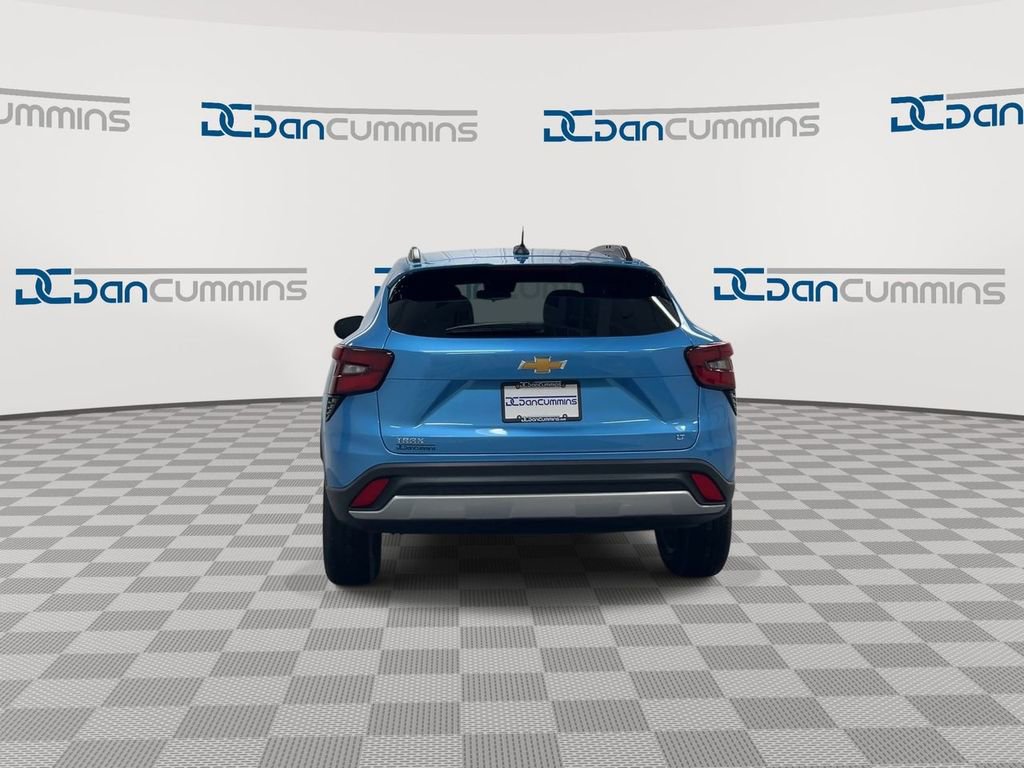 Used 2025 Chevrolet Trax LT w/ Driver Confidence Package image 7