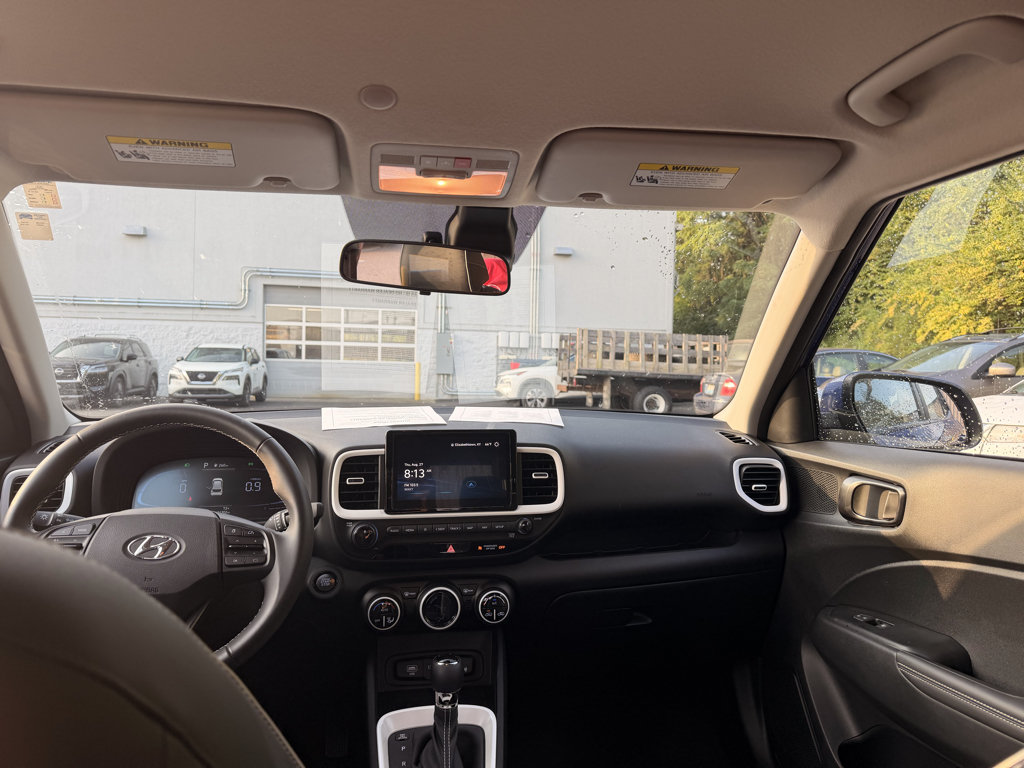 Used 2024 Hyundai Venue Limited FWD image 8