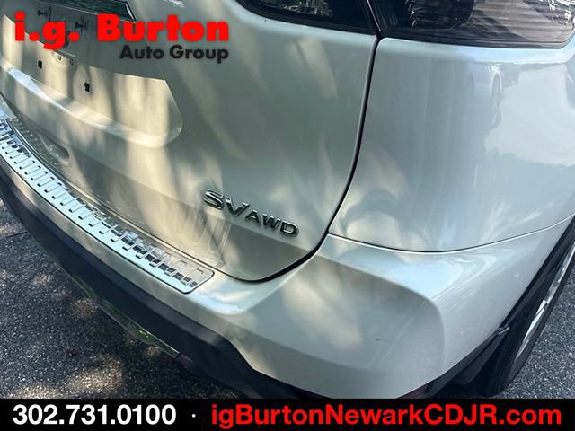 Used 2018 Nissan Rogue SV AWD/4WD image 7