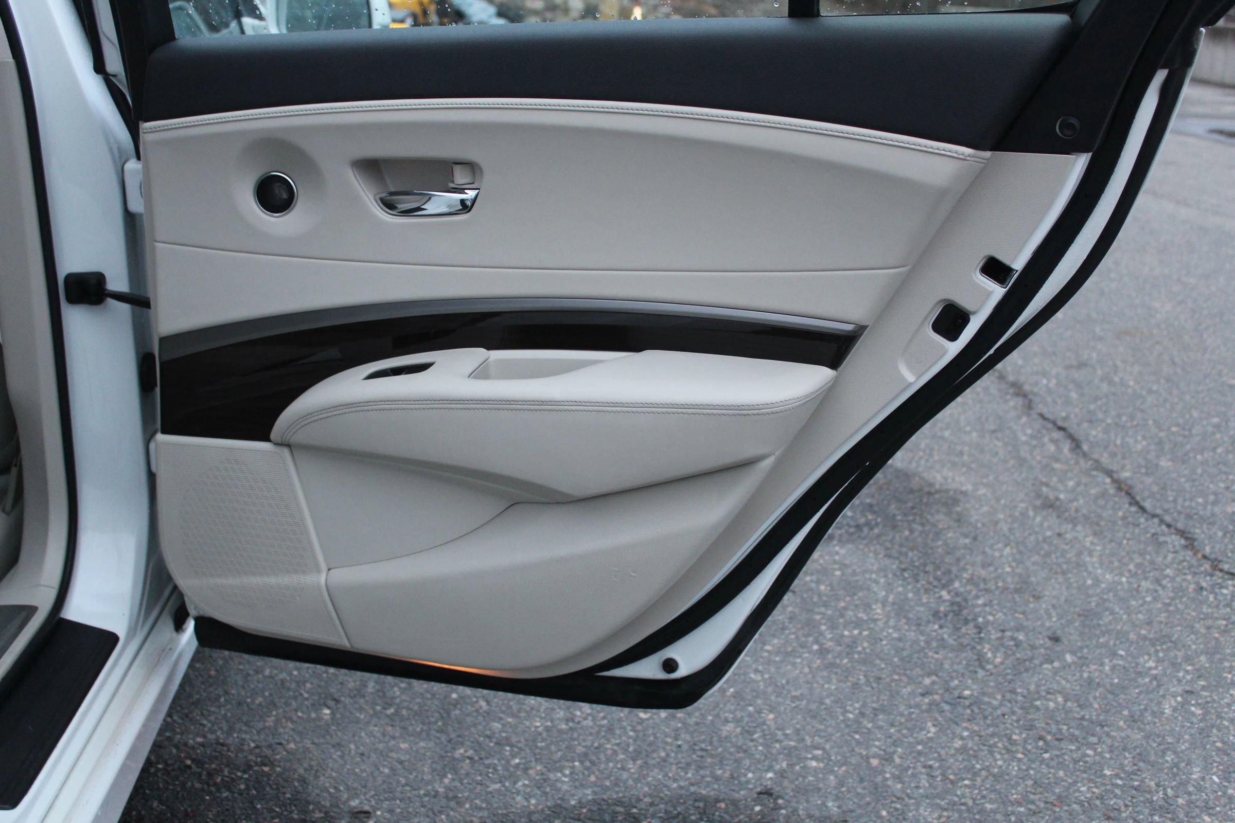 Used 2015 Acura RLX w/ Technology Package image 16