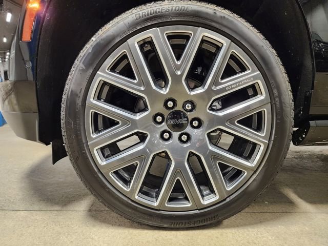 Certified 2025 GMC Yukon Denali Ultimate AWD/4WD image 8