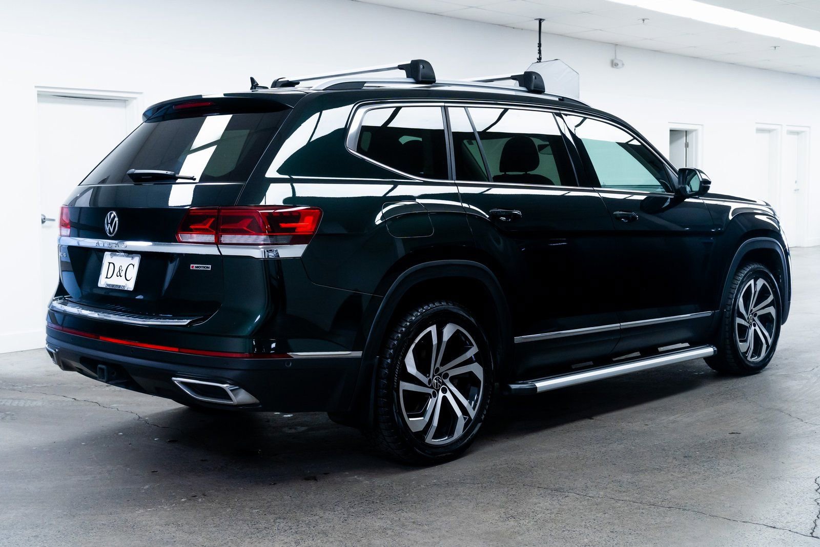 Used 2021 Volkswagen Atlas SEL Premium w/ Atlas Adventure Package image 6