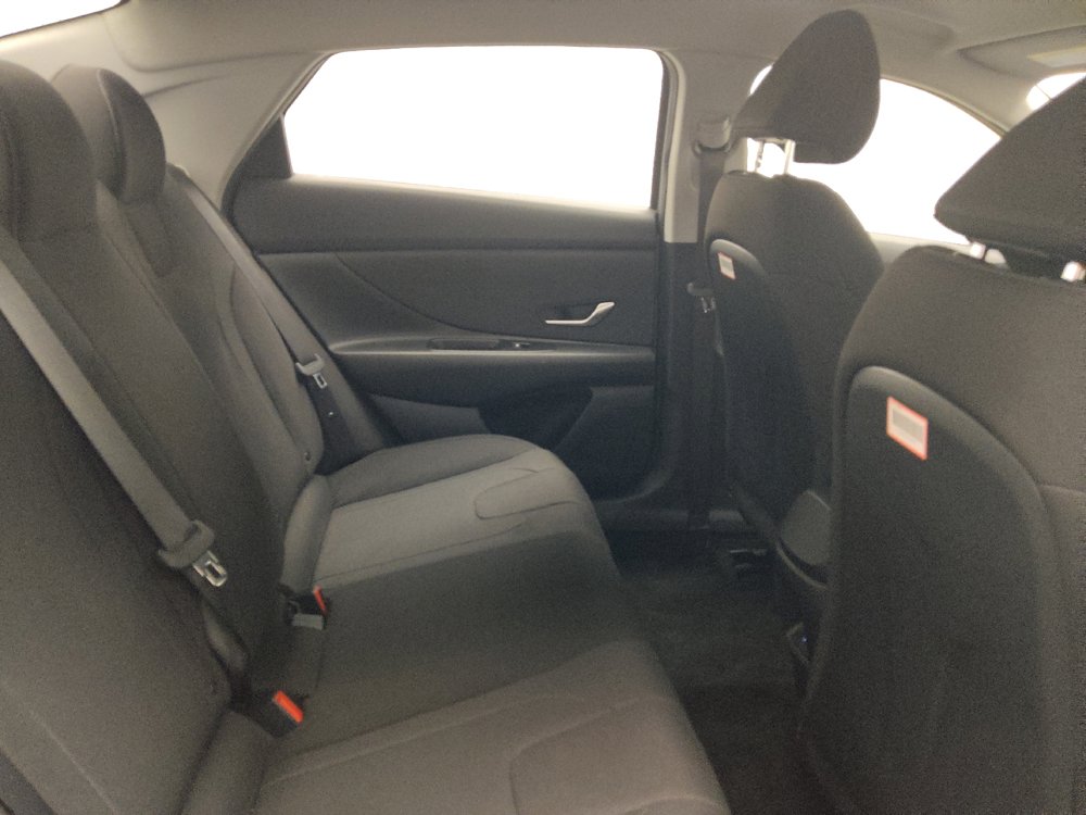 Used 2025 Hyundai Elantra SE FWD image 19
