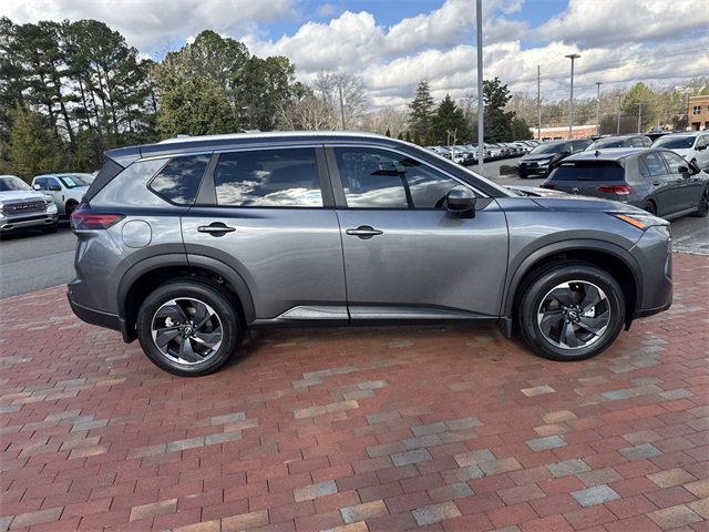 Used 2024 Nissan Rogue SV w/ SV Premium Package image 16