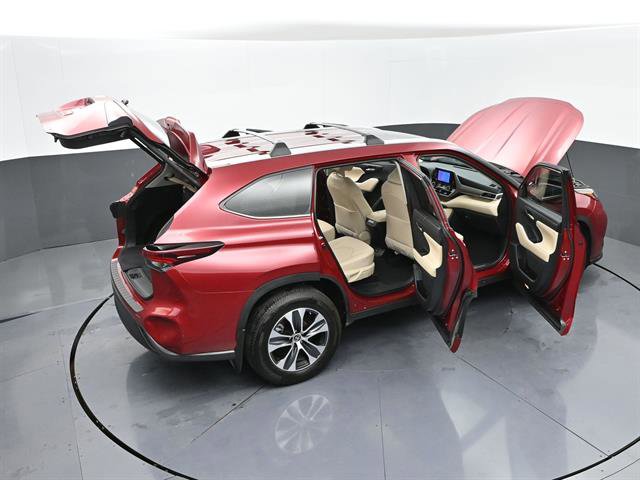 Certified 2024 Toyota Highlander XLE image 54