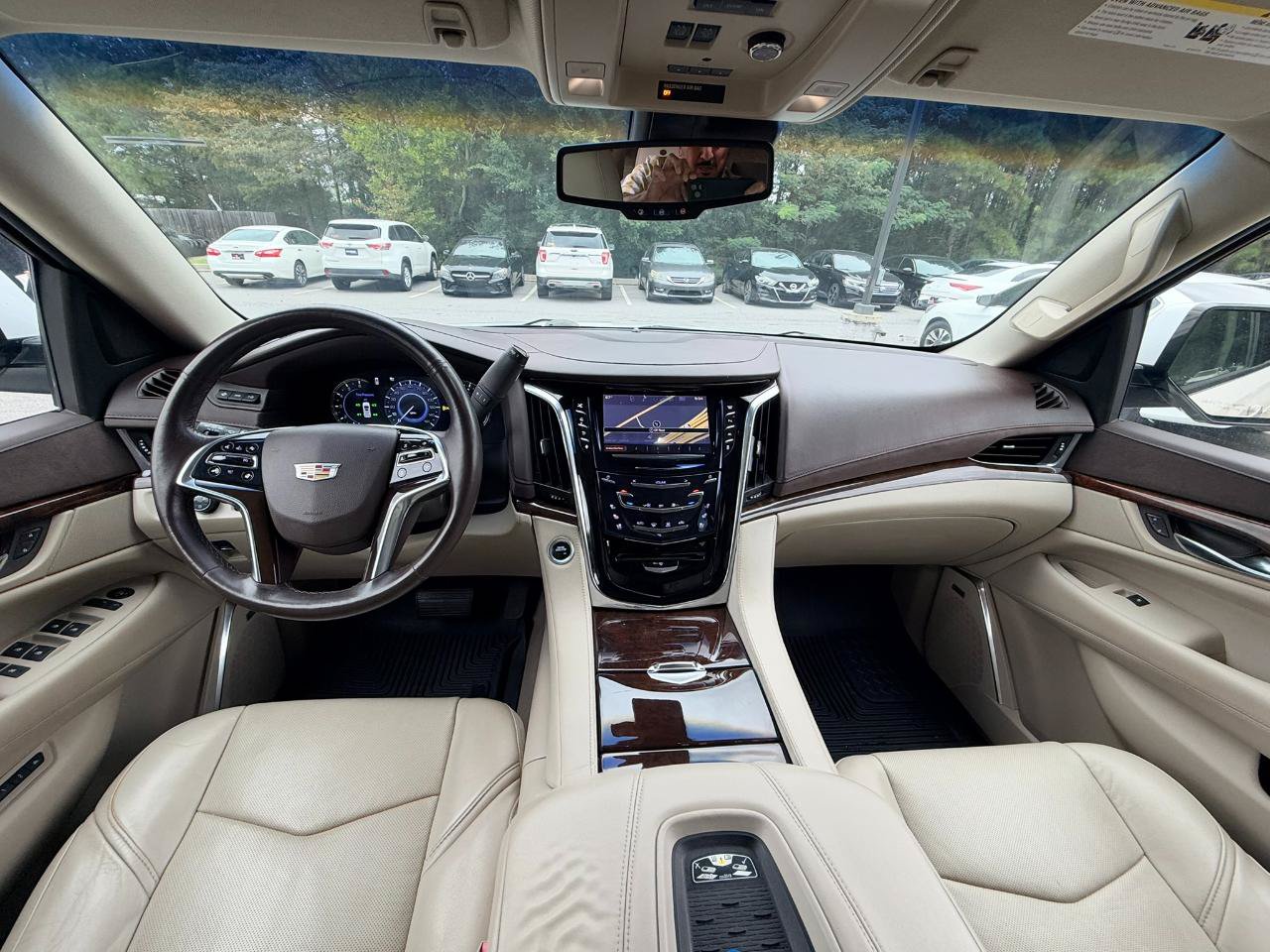 Used 2016 Cadillac Escalade ESV Premium RWD image 2