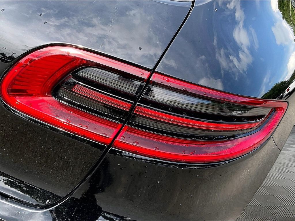 Used 2018 Porsche Macan AWD/4WD image 33