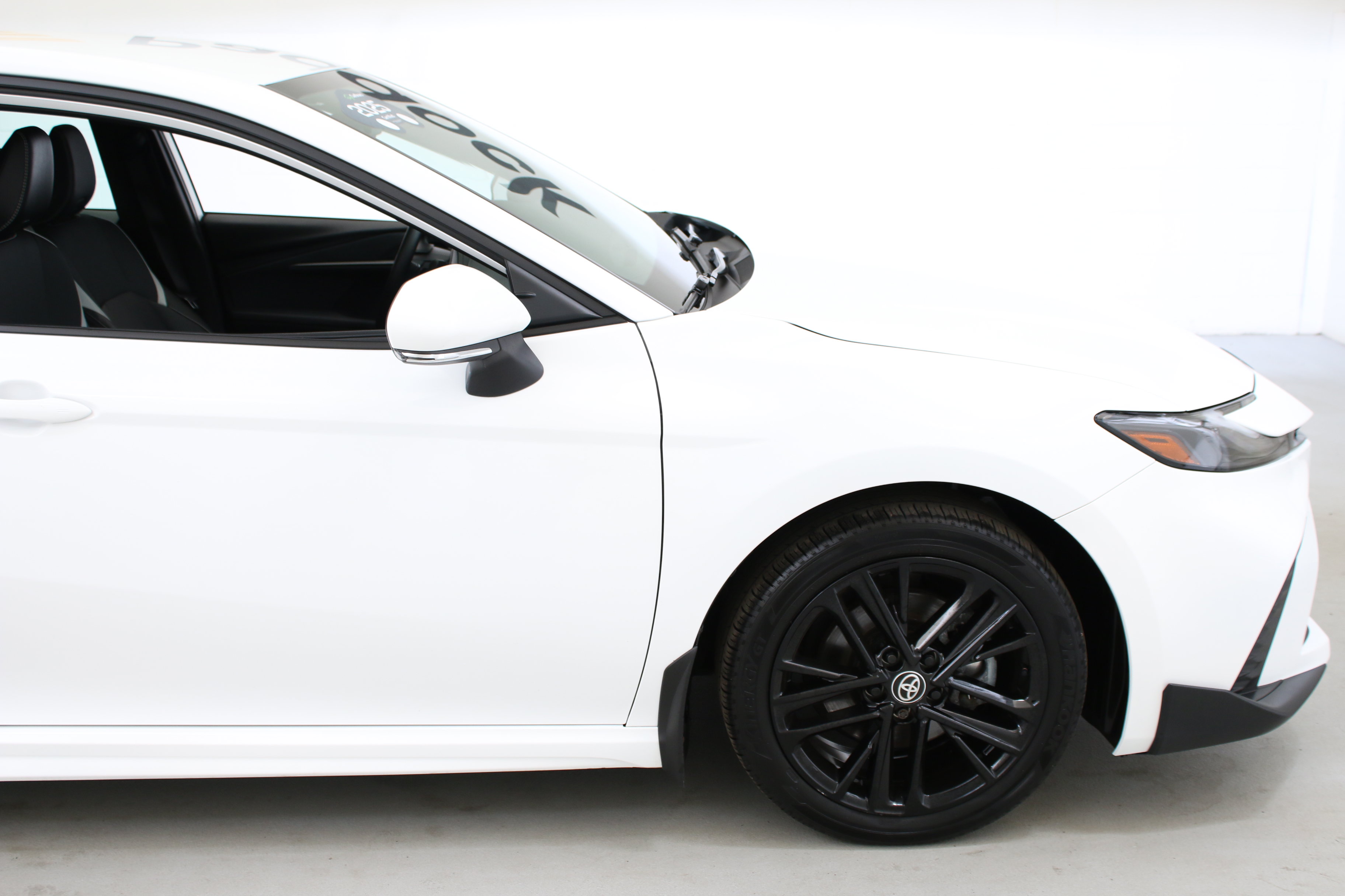 Used 2025 Toyota Camry SE w/ Convenience Package FWD image 8