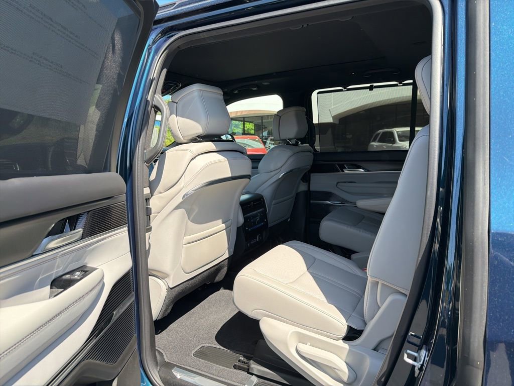New 2026 Jeep Grand Wagoneer Summit AWD/4WD image 17