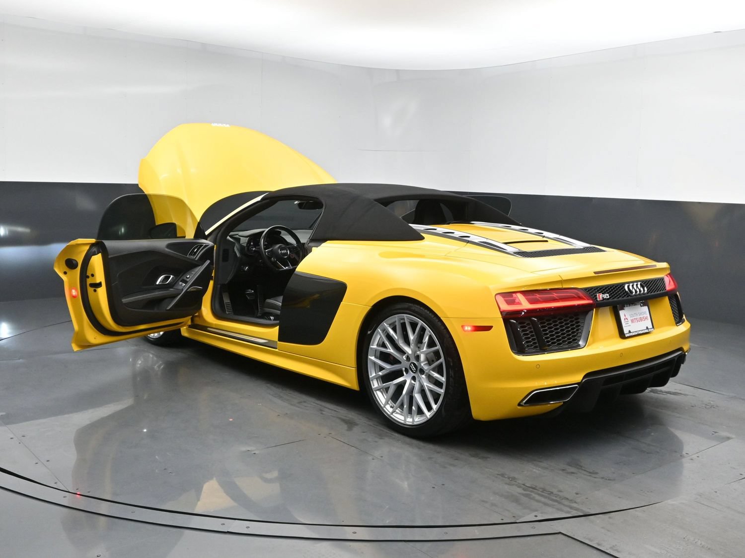 Used 2017 Audi R8 V10 w/ Carbon Exterior Package AWD/4WD image 30