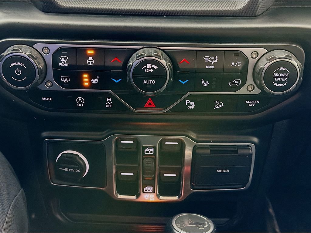 Used 2020 Jeep Wrangler Unlimited Sahara image 33