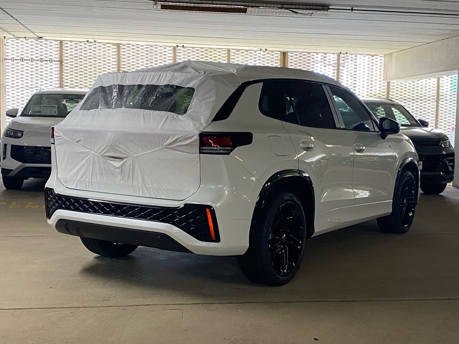 New 2026 Volkswagen Tiguan SE R-Line FWD image 3