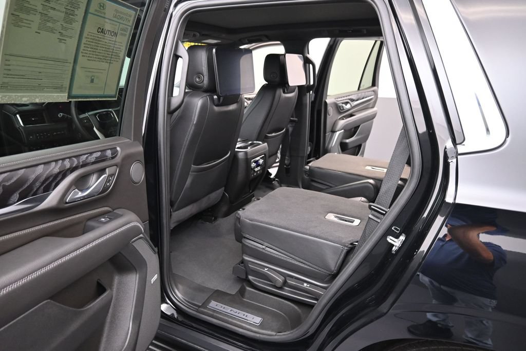 Used 2024 GMC Yukon Denali w/ Advanced Technology Package AWD/4WD image 10