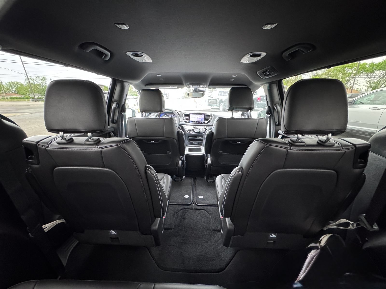 New 2025 Chrysler Pacifica Select FWD image 3